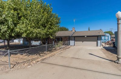 23064 Avenue 178, House other with 3 bedrooms, 2 bathrooms and null parking in Porterville CA | Image 2