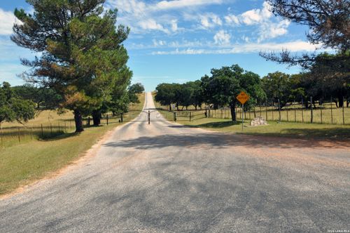 1775 Aviation Loop, Fredericksburg, TX, 78624-7804 | Card Image
