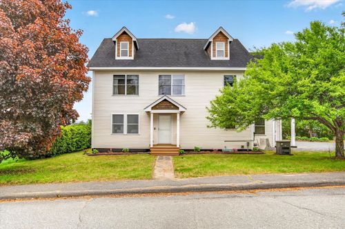 33 Acorn St, White River Junction, VT, 05001-7120 | Card Image
