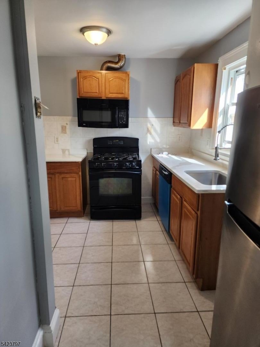 Residential Lease in Bloomfield Twp. 2