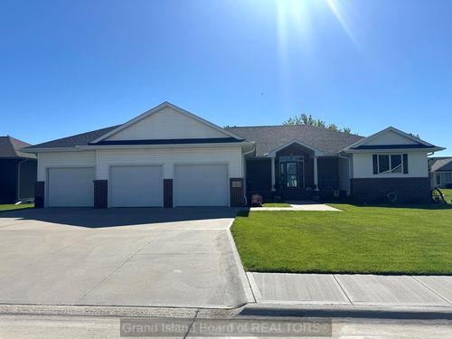 621 Redwood Rd, Grand Island, NE, 68803-3128 | Card Image