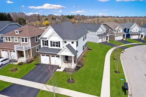 2 Peter Ln, Hawthorn Woods, IL, 60047-7512 | Card Image