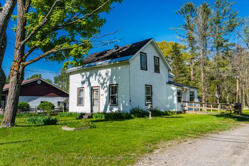 227 Fox St, Penetanguishene, ON, L9M1E7 | Card Image