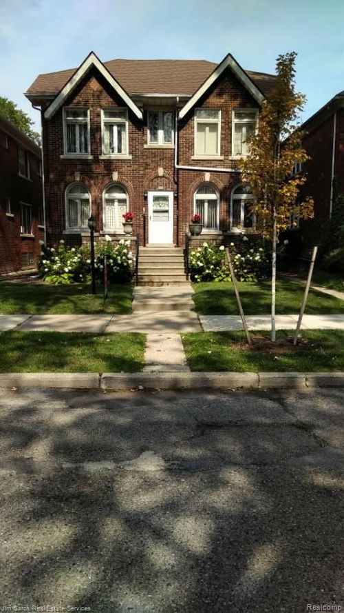 1080 2s Beaconsfield, Grosse Pointe Park, MI, 48230 | Card Image