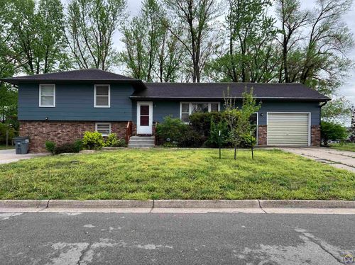 2033 W 7th Ave, Emporia, KS, 66801-6451 | Card Image