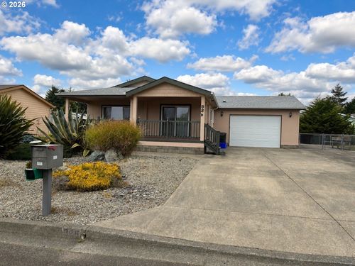 926 Fulton Ave, Coos Bay, OR, 97420-6812 | Card Image