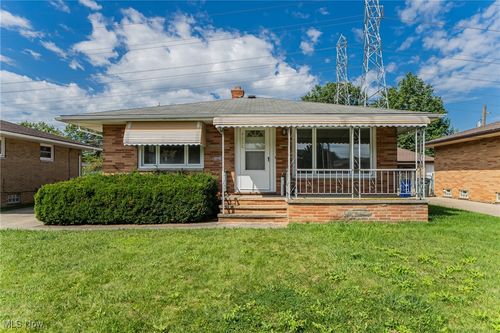 4116 Apple Creek Dr, Brooklyn, OH, 44144-1211 | Card Image