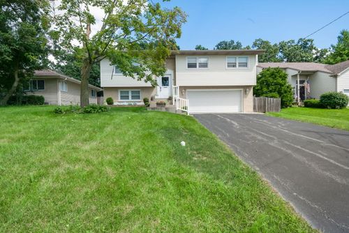 706 Greenbriar Ln, Lindenhurst, IL, 60046-8927 | Card Image