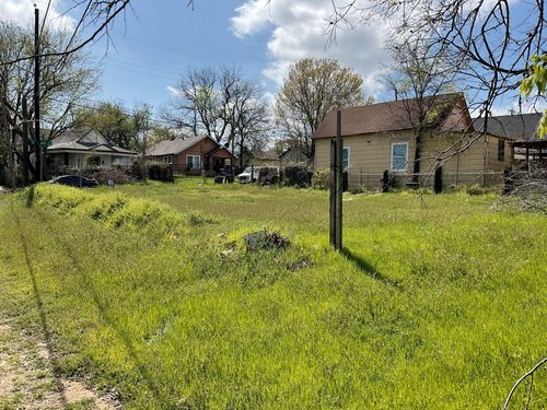 1515 E Peach St, Fort Worth, TX, 76102-1620 | Card Image