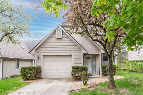2521 Country Village Ct, Ann Arbor, MI, 48103-6514 | Card Image