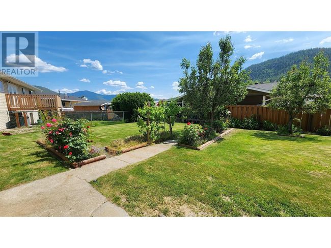 3900 Woodland Dr, House other with 3 bedrooms, 3 bathrooms and 3 parking in Trail BC | Image 44