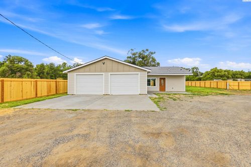 1001 E 7th St, Benton City, WA, 99320-9630 | Card Image
