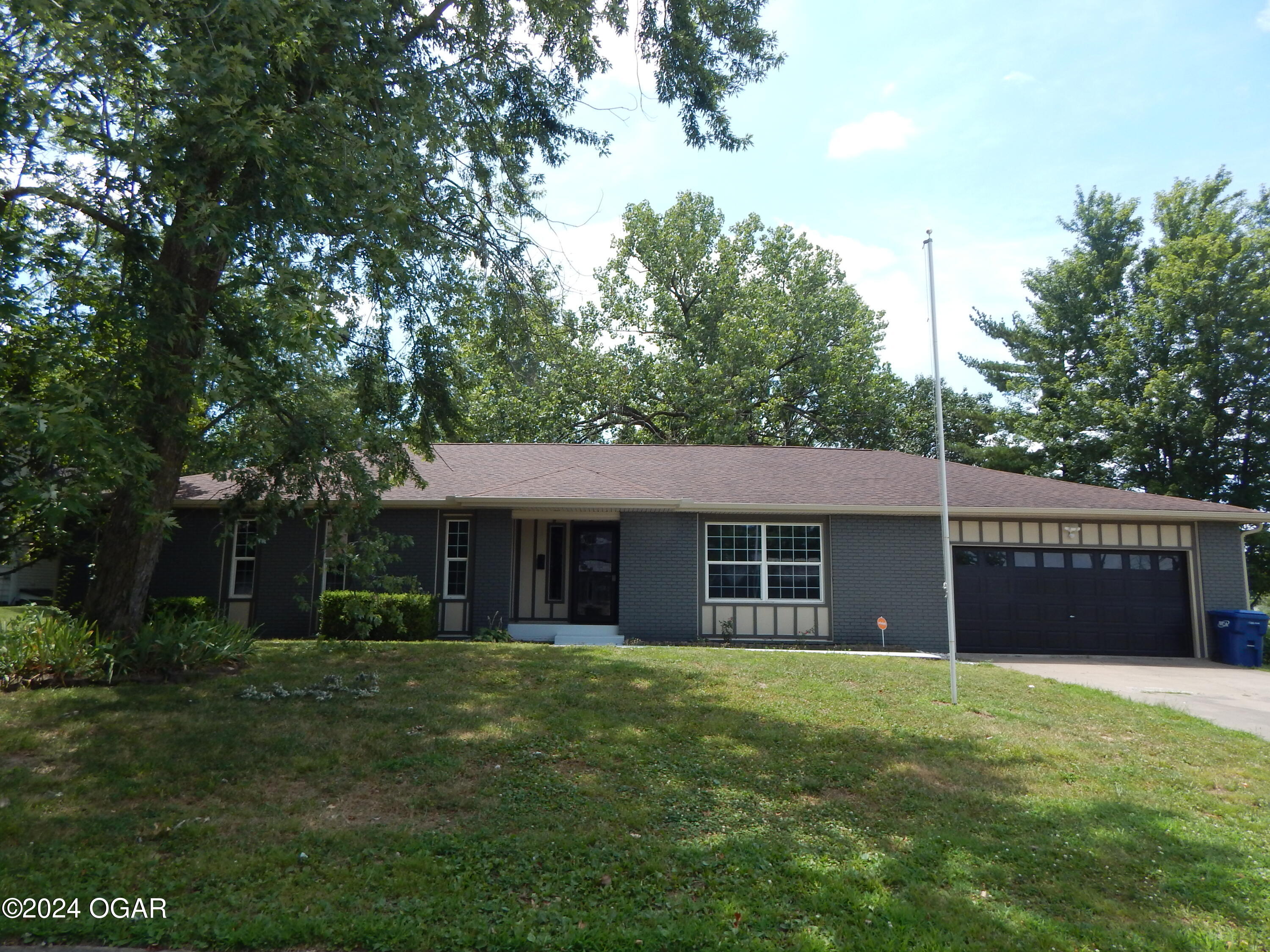 Laura Ln, Joplin, MO 64801