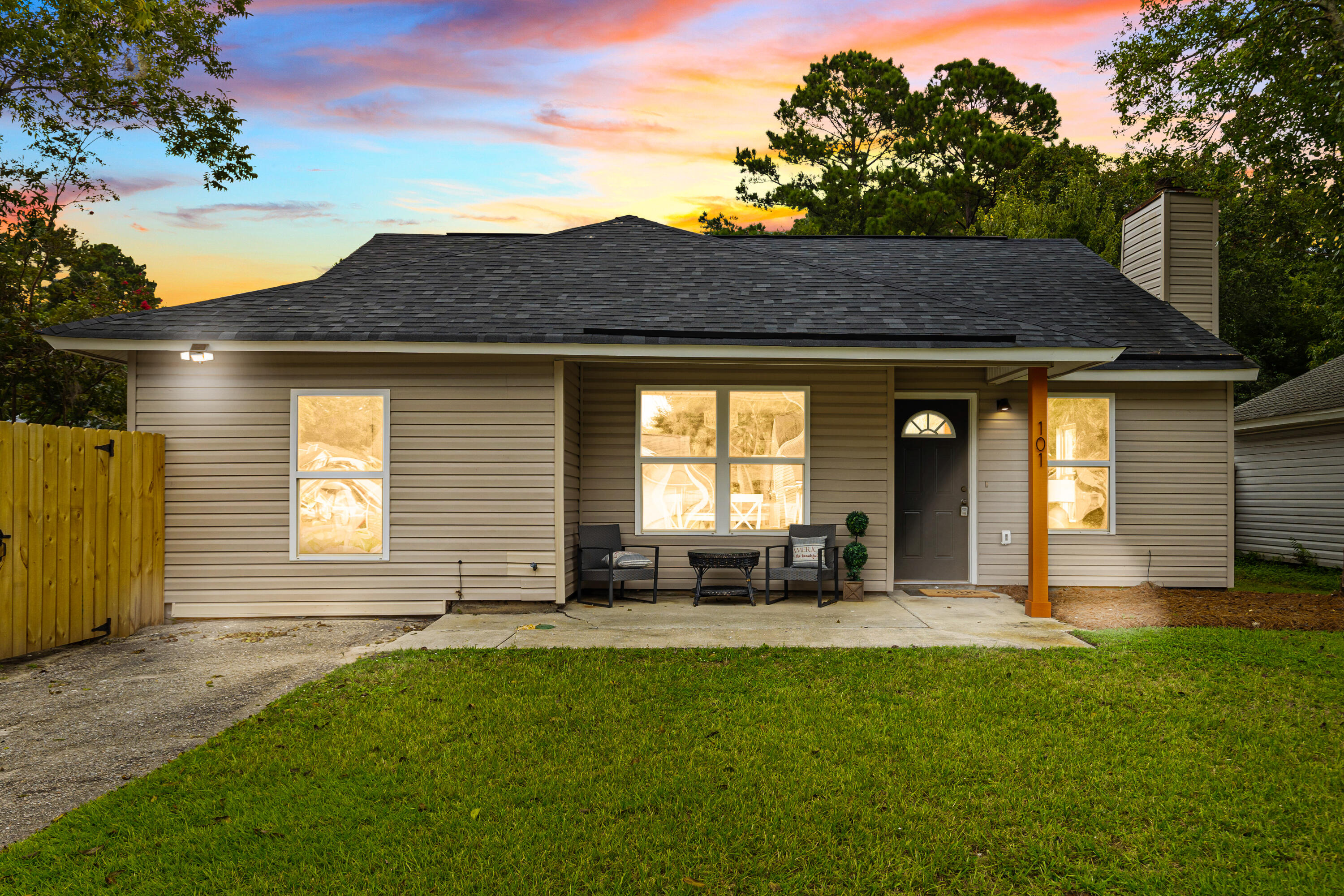 Robert Dr, Ladson, SC 29456