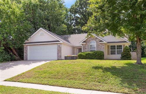 1326 Fawn Ln, Warrensburg, MO, 64093-7855 | Card Image