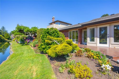 122-2345 Cedar Hill Cross Rd, Oak Bay, BC, V8P5M8 | Card Image