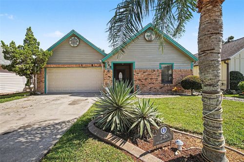 748 Pine Shores Cir, NEW SMYRNA BEACH, FL, 32168-6175 | Card Image