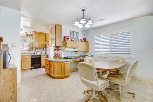 8840 La Vine St, House other with 4 bedrooms, 2 bathrooms and 4 parking in Rancho Cucamonga CA | Image 6