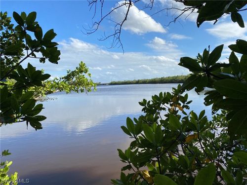 925 Copeland Ave S, EVERGLADES CITY, FL, 34139 | Card Image