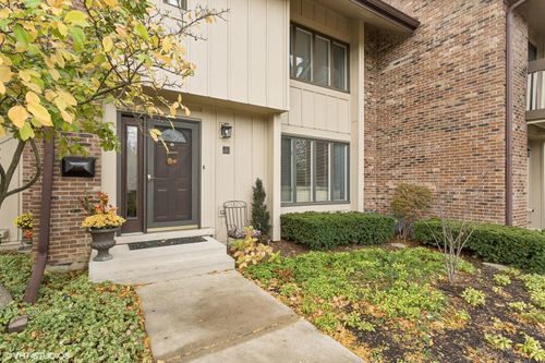 5 Kane Court, Willowbrook, IL, 60527 | Card Image