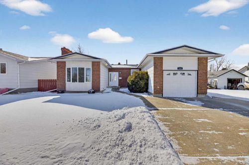 2205 23 Ave, Coaldale, AB, T1M1H7 | Card Image