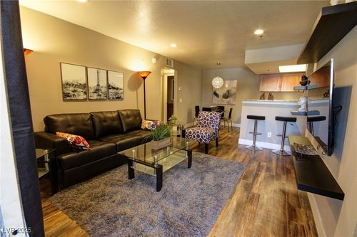1035-4200 S Valley View Blvd, Las Vegas, NV, 89103-4029 | Card Image