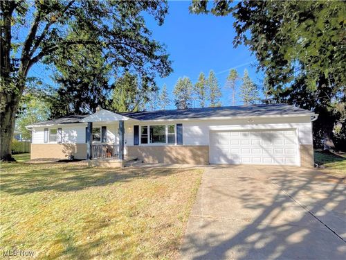 3929 Broad Vista St Nw, Uniontown, OH, 44685-9330 | Card Image