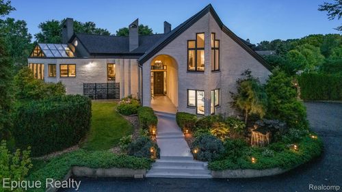 4912 Oakwood Ct, Commerce Township, MI, 48382-1435 | Card Image