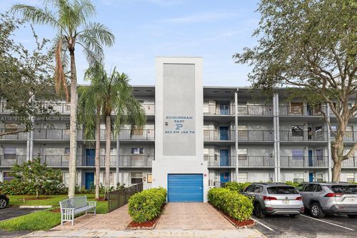 apt-303p-650 Sw 124th Ter, Pembroke Pines, FL, 33027-1764 | Card Image