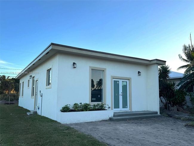 1100 Highview Rd, House other with 3 bedrooms, 3 bathrooms and null parking in Lantana FL | Image 4