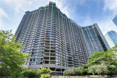 807 - 65 Harbour Sq, Home with 1 bedrooms, 1 bathrooms and 1 parking in Toronto ON | Image 2