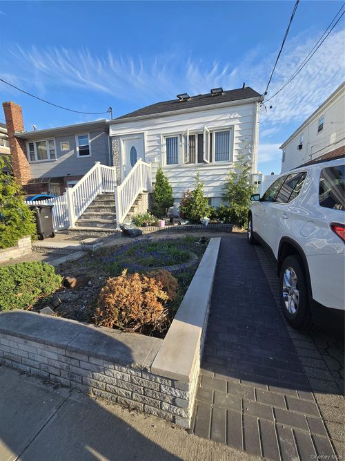 9712 159th Avenue, New York, NY, 11414 | Card Image