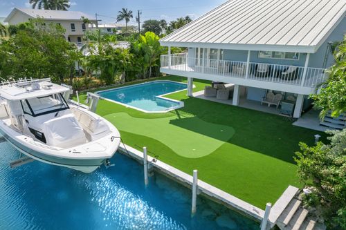 334 E Seaview Dr, Duck Key, FL, 33050-3820 | Card Image