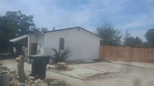 1590 W Menlo Ave, Hemet, CA, 92543-3763 | Card Image