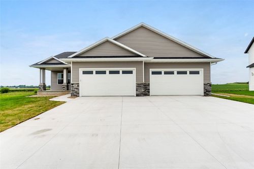 305 Victory Ln, Vinton, IA, 52349-3505 | Card Image
