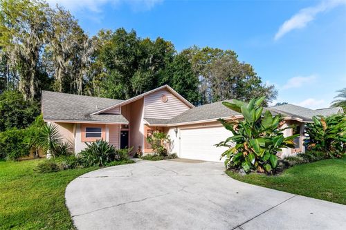 812 Crestridge Dr, TARPON SPRINGS, FL, 34688-9220 | Card Image