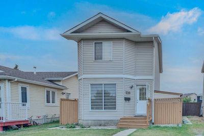 228 Martindale Blvd Ne, House detached with 3 bedrooms, 2 bathrooms and 2 parking in Calgary AB | Image 2