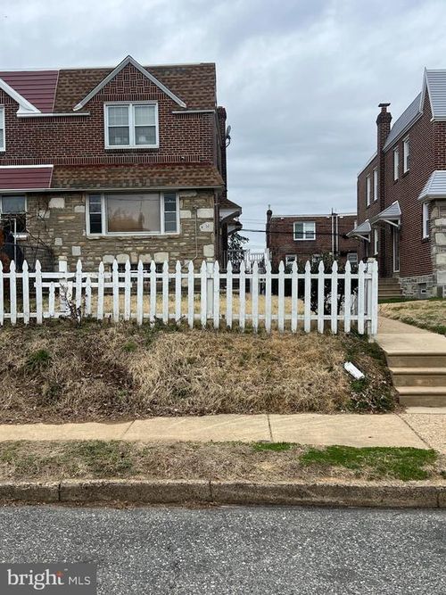 8102 Revere St, PHILADELPHIA, PA, 19152-3003 | Card Image
