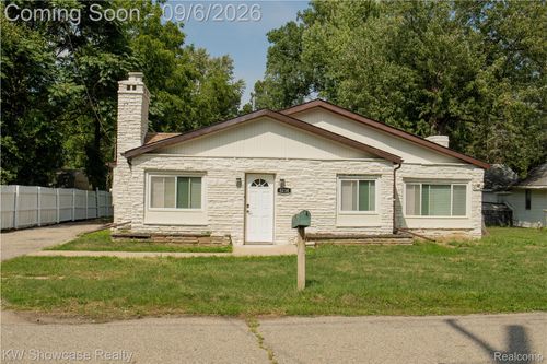 8234 Arlis St, Commerce Township, MI, 48382-4502 | Card Image