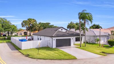 301 Sw 182nd Way, House other with 3 bedrooms, 2 bathrooms and null parking in Pembroke Pines FL | Image 2