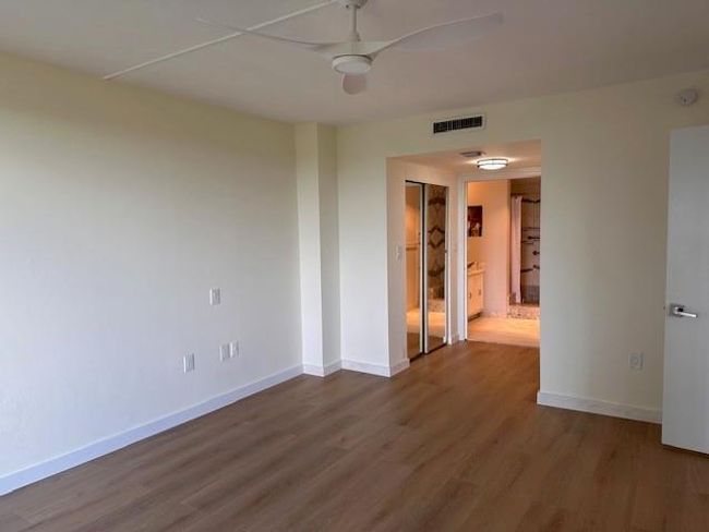 Bedroom looking towards bathroom | Image 15