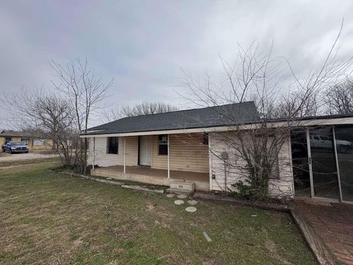 610 W Garrison Ave, Electra, TX, 76360-1809 | Card Image
