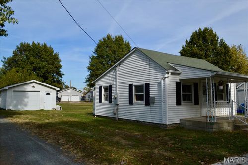 150 Maple St, Carrollton, IL, 62016-1335 | Card Image