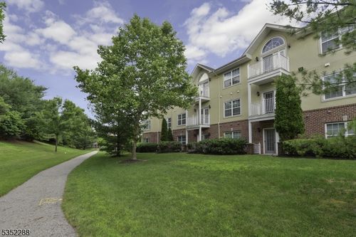 109-121 Courter Rd, Franklin Lakes, NJ, 07417-1823 | Card Image
