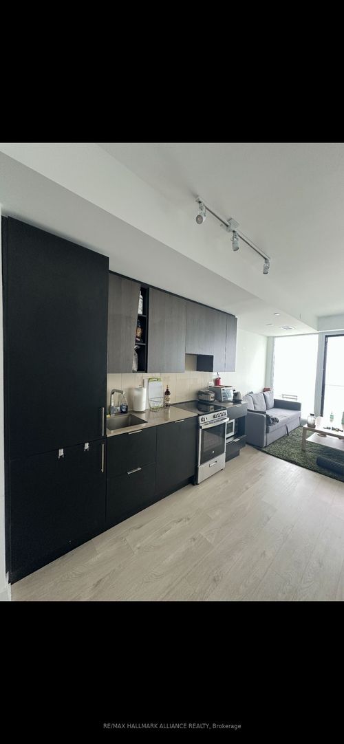 4111-3900 Confederation Pky, Mississauga, ON, L5B0M3 | Card Image
