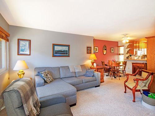 655 Racquet Club Cir, Rohnert Park, CA, 94928-2542 | Card Image