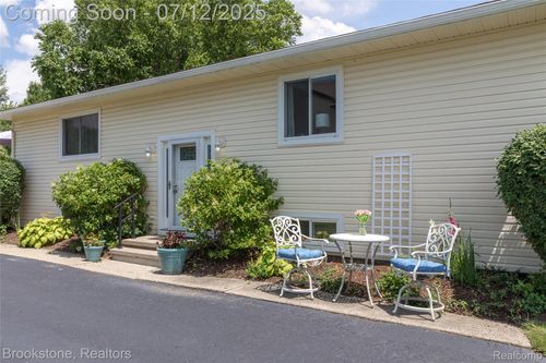 871 Vanderpool Dr, Troy, MI, 48083-5155 | Card Image