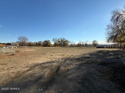 150 W Elmwood Ln, Toppenish, WA, 98948-9485 | Card Image