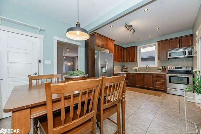 168 Paisley St, House other with 3 bedrooms, 1 bathrooms and 4 parking in Guelph ON | Image 4