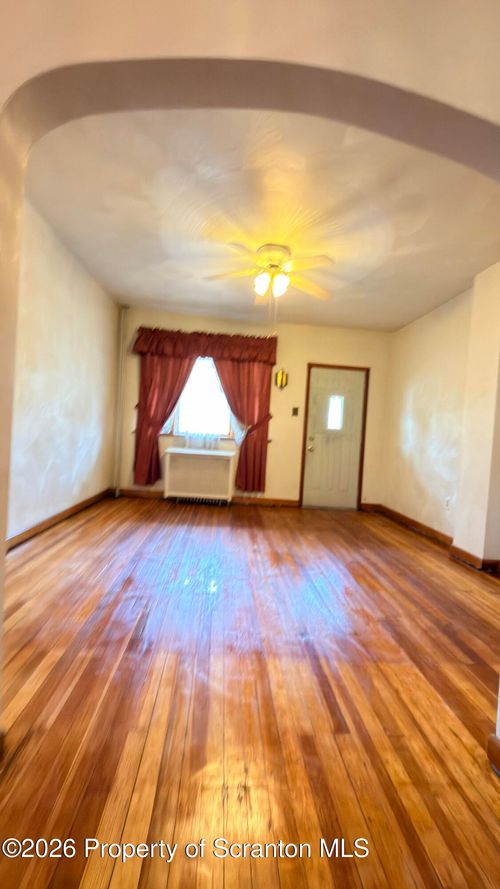 1018 Lincoln St, Scranton, PA, 18519-1205 | Card Image